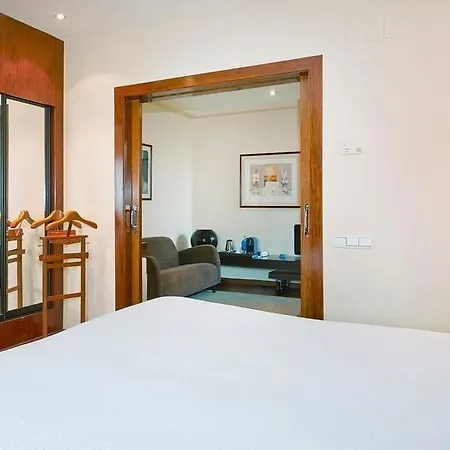 Bohemian Entenza 3*